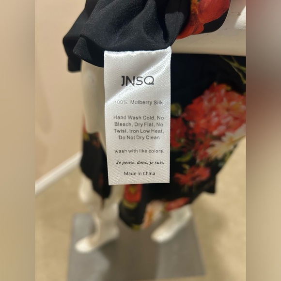 NWT JNSQ Katakina 100% Silk Black Dress with Floral Patterns Size 10 - Picture 5 of 6
